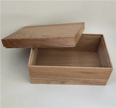 Puidust kinkekarp Ruudukujuline kaanega mälestuskarp